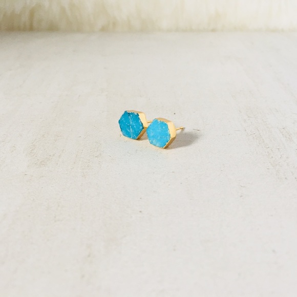 💥 SALE 💥 Natural Turquoise Hexagon Studs - Picture 2 of 5